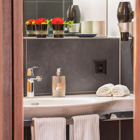 Restaurant Rhy Hotel 3*